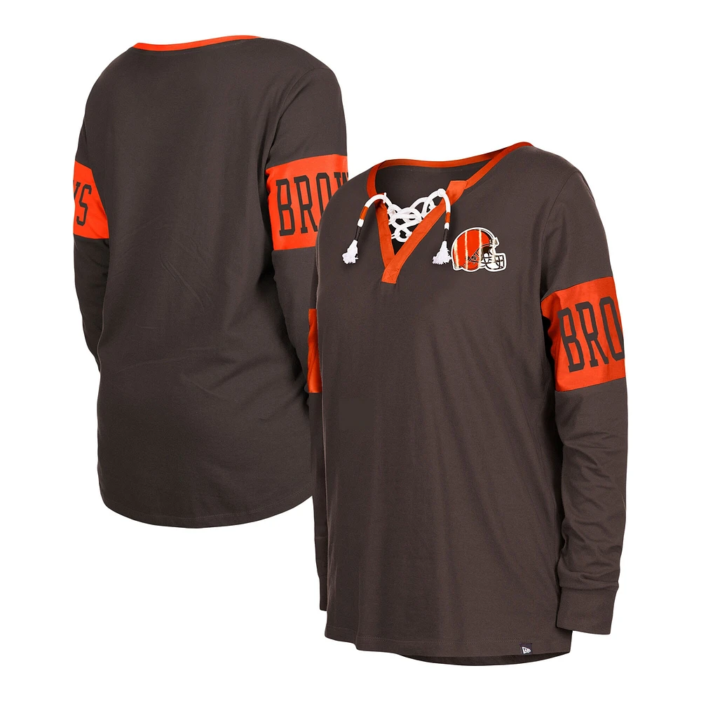 T-shirt à manches longues col cranté et lacets Cleveland Browns pour femme New Era marron