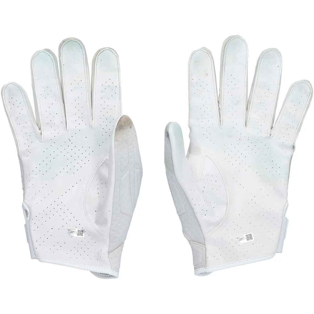 Gants blancs portés par Wyatt Teller pour les Cleveland Browns contre les Miami Dolphins le 13 novembre 2022