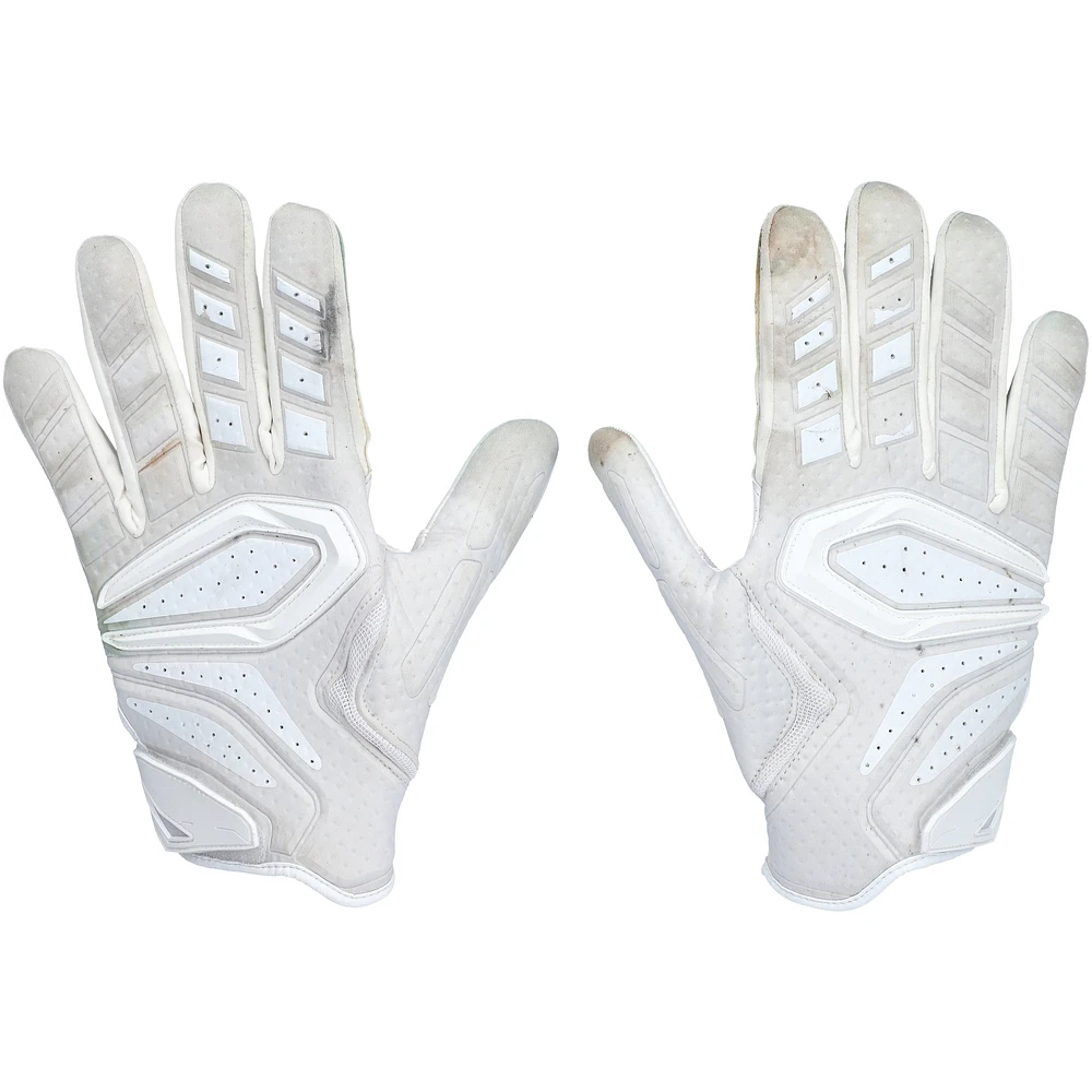 Gants blancs portés par Wyatt Teller pour les Cleveland Browns contre les Miami Dolphins le 13 novembre 2022