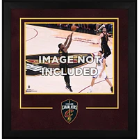 Cadre d'installation horizontal de luxe Cleveland Cavaliers 16" x 20" avec logo de l'équipe
