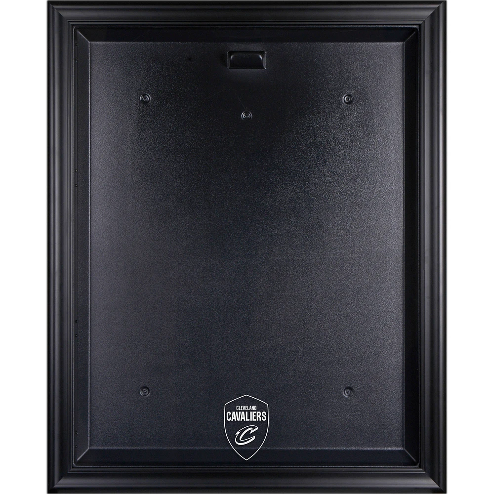 Vitrine de présentation avec logo encadré noir des Cleveland Cavaliers