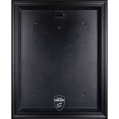 Vitrine de présentation avec logo encadré noir des Cleveland Cavaliers