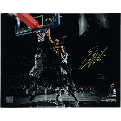 Photographie autographiée de Donovan Mitchell des Cleveland Cavaliers 11"x 14" Spotlight Layup contre les Philadelphia 76ers