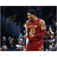 Photographie autographiée de 16" x 20" de Donovan Mitchell pour célébrer le match de 71 points des Cleveland Cavaliers