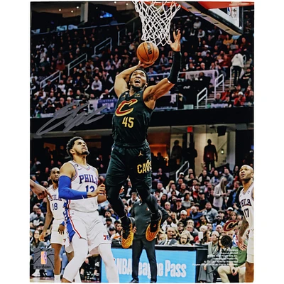 Photographie autographiée de Donovan Mitchell, Dunk de Cleveland Cavaliers, 8" x 10" en noir