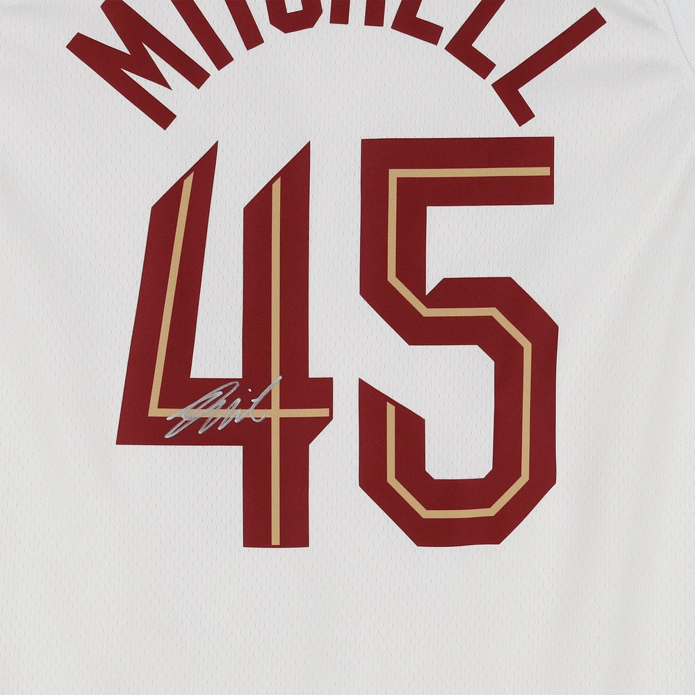 Maillot Nike Swingman blanc autographié par Donovan Mitchell des Cleveland Cavaliers 2022-2023 Association Edition