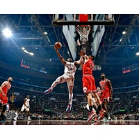 Donovan Mitchell, joueur non signé des Cleveland Cavaliers, tire un lay-up