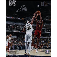 Photographie autographiée de 20,3 x 25,4 cm d'Evan Mobley des Cleveland Cavaliers contre les Indiana Pacers