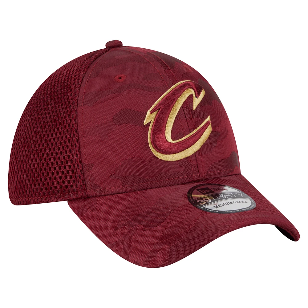 Men's New Era  Wine Cleveland Cavaliers Subtle Camo 39THIRTY Flex Hat