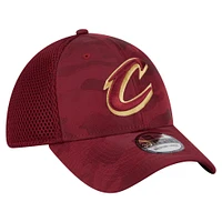 Men's New Era  Wine Cleveland Cavaliers Subtle Camo 39THIRTY Flex Hat