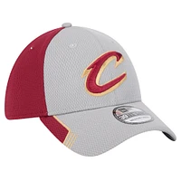 Men's New Era Gray/Wine Cleveland Cavaliers Active Trim 39THIRTY Flex Hat