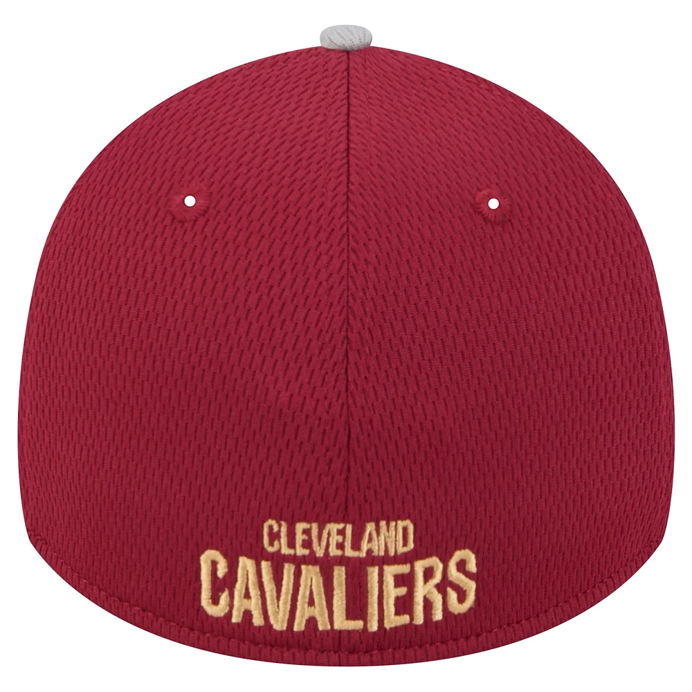 Men's New Era Gray/Wine Cleveland Cavaliers Active Trim 39THIRTY Flex Hat