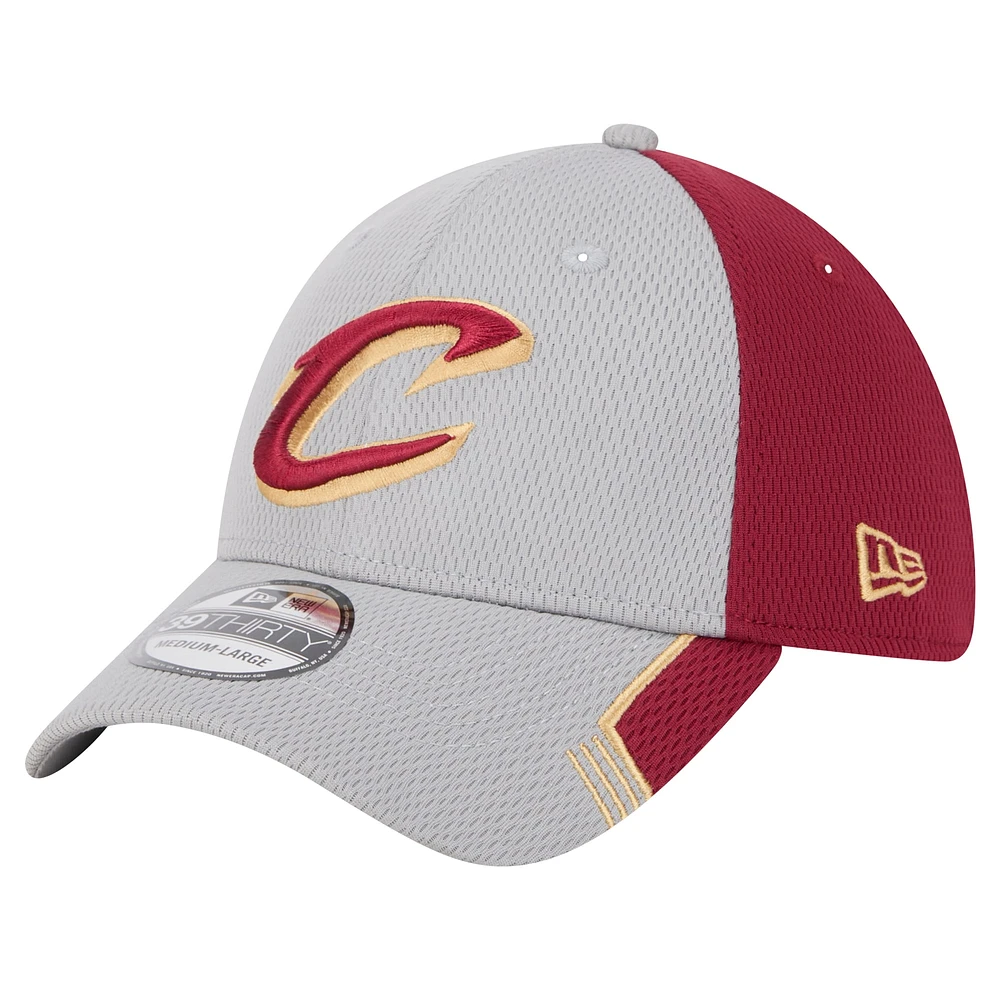 Men's New Era Gray/Wine Cleveland Cavaliers Active Trim 39THIRTY Flex Hat