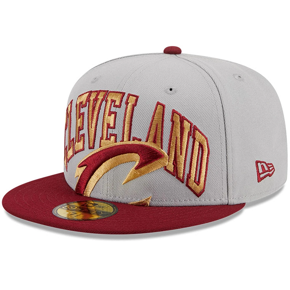 Casquette ajustée bicolore 59FIFTY New Era pour hommes, gris/vin, Cleveland Cavaliers Tip-Off