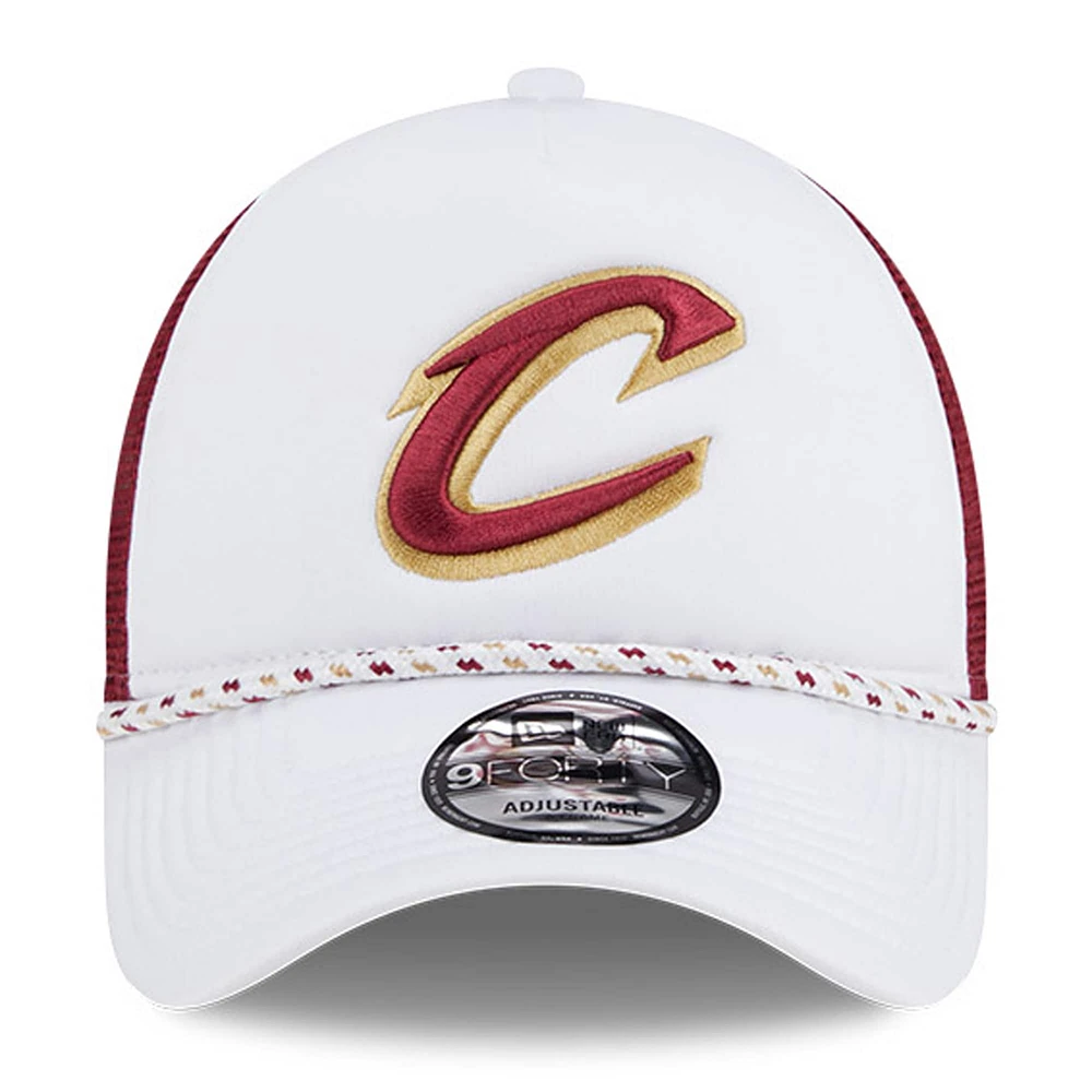 Casquette de camionneur réglable en mousse A-Frame 9FORTY Cleveland Cavaliers Court Sport New Era, blanc/vin, pour hommes