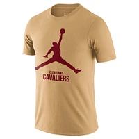 T-shirt Jumpman essentiel Nike doré des Cleveland Cavaliers pour hommes