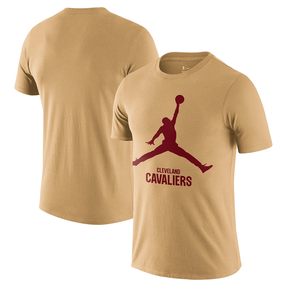 T-shirt Jumpman essentiel Nike doré des Cleveland Cavaliers pour hommes