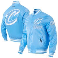 Veste en satin à boutons-pression et appliqués chenille pour homme Pro Standard Cleveland Cavaliers City Edition 2024/25 Bleu