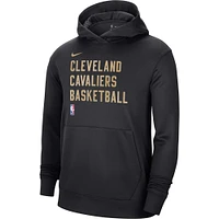 Sweat à capuche unisexe Nike noir Cleveland Cavaliers 2023/24 Performance Spotlight On-Court Practice