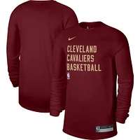 T-shirt à manches longues unisexe Nike Wine Cleveland Cavaliers 2023/24 Legend On-Court Practice