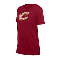 T-shirt à fleurs New Era pour femme avec logo Cleveland Cavaliers Glam Game Wine
