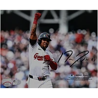 Photographie de célébration autographiée de Jose Ramirez des Cleveland Guardians (8" x 10")