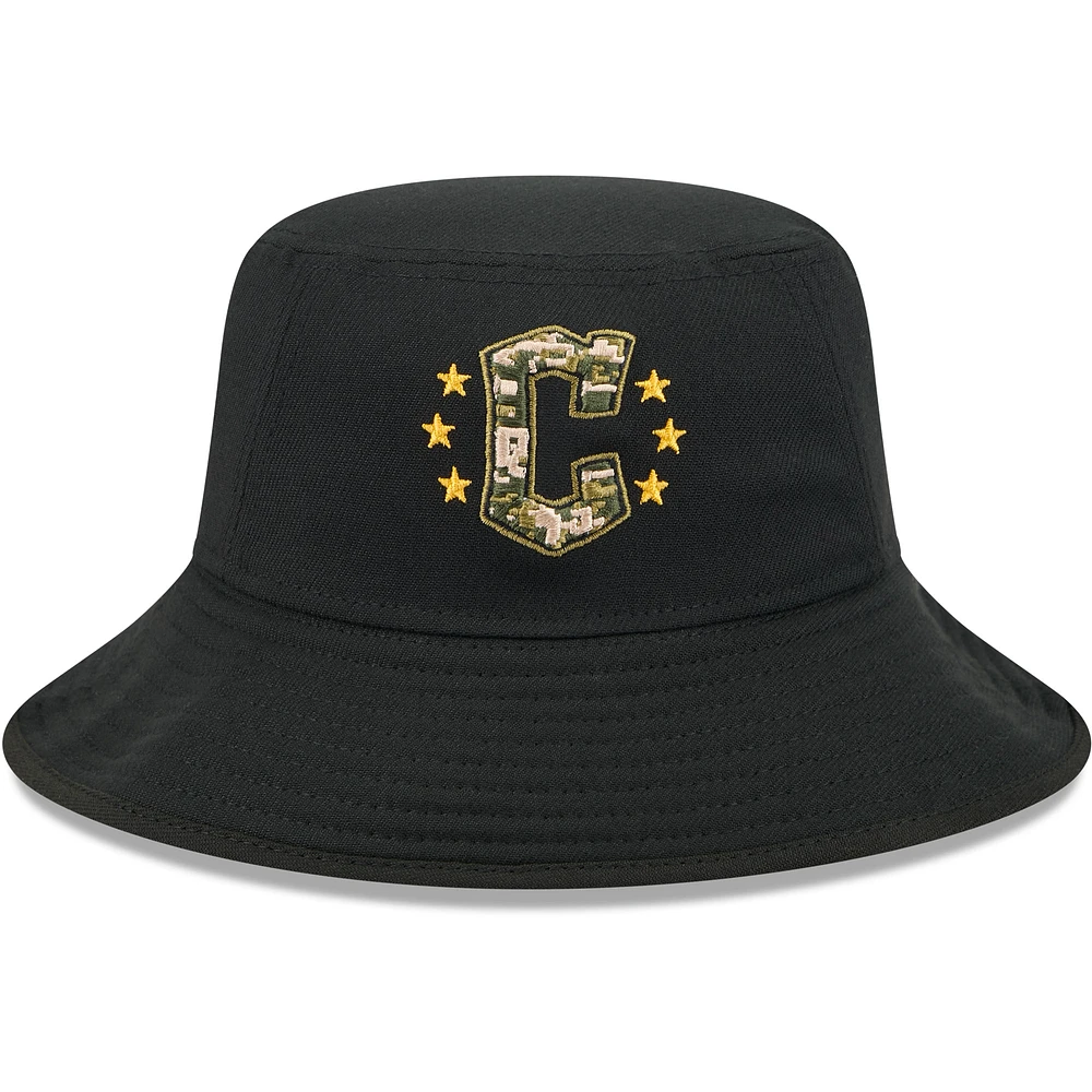 Bob New Era noir pour hommes des Cleveland Guardians 2024 Armed Forces Day