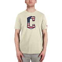 T-shirt crème New Era pour hommes des Cleveland Guardians Americana Flag Fill