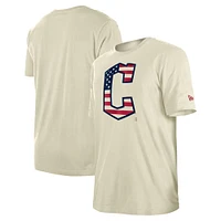 T-shirt crème New Era pour hommes des Cleveland Guardians Americana Flag Fill