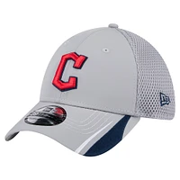 Men's New Era  Gray Cleveland Guardians Linear 39THIRTY Flex-Fit Hat