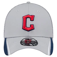 Men's New Era  Gray Cleveland Guardians Linear 39THIRTY Flex-Fit Hat