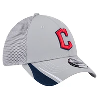 Men's New Era  Gray Cleveland Guardians Linear 39THIRTY Flex-Fit Hat