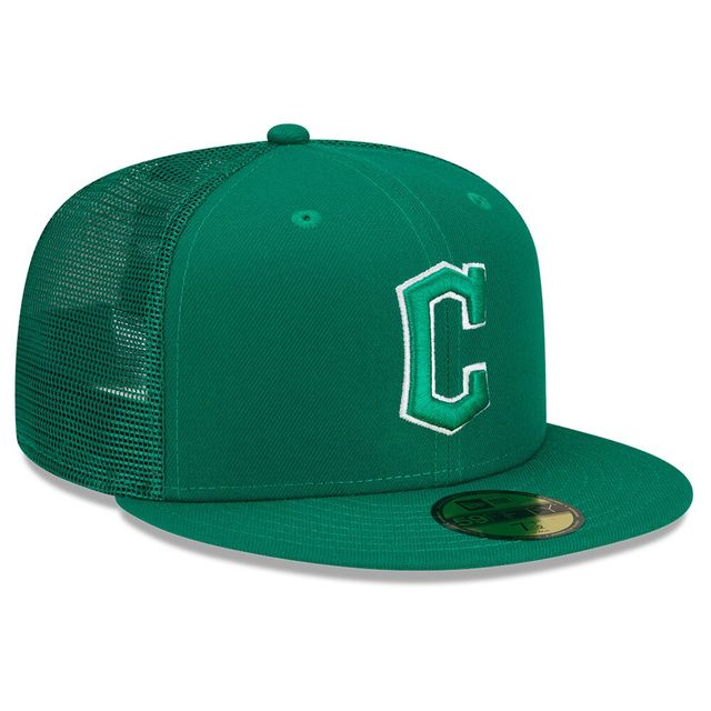 Casquette ajustée 59FIFTY verte des Cleveland Guardians 2022 de la Saint-Patrick New Era pour homme