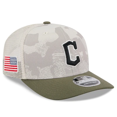 Casquette extensible à boutons-pression 9SEVENTY pour homme, couleur beige clair/olive, Cleveland Guardians 2025, Armed Forces Day, New Era