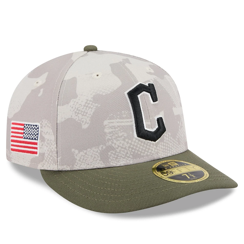 Casquette ajustée 59FIFTY basse pour homme New Era, beige clair/olive, Cleveland Guardians 2025 Armed Forces Day