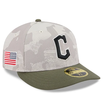 Casquette ajustée 59FIFTY basse pour homme New Era, beige clair/olive, Cleveland Guardians 2025 Armed Forces Day