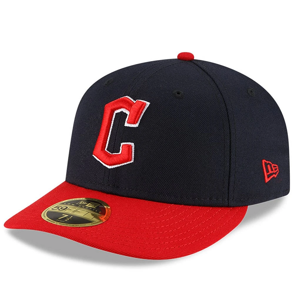 Casquette ajustée 59FIFTY à profil bas du Temple de la renommée baseball national des Cleveland Guardians New Era pour hommes, bleu marine/rouge