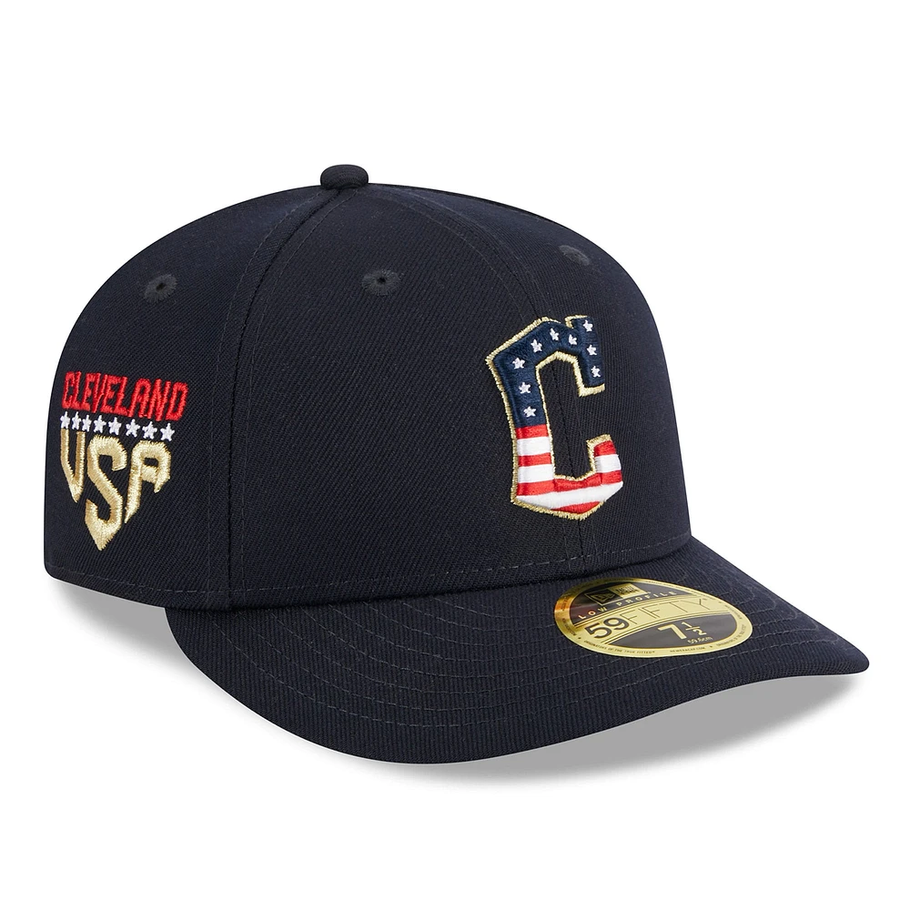 Casquette ajustée 59FIFTY à profil bas Cleveland Guardians 2023 Fourth of July New Era pour homme, bleu marine