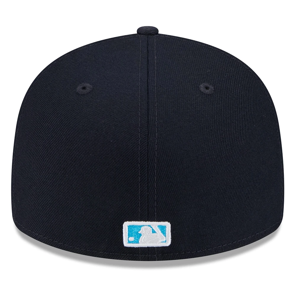 Casquette ajustée 59FIFTY à profil bas pour la fête des pères Cleveland Guardians 2024 New Era hommes, bleu marine