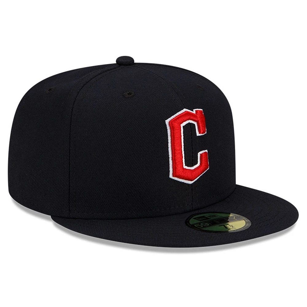 Casquette ajustée New Era pour homme bleu marine Cleveland Guardians Road Authentic Collection On-Field 59FIFTY