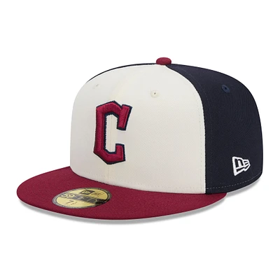 Casquette ajustée 59FIFTY Cleveland Guardians 2024 City Connect New Era pour hommes, blanc/rouge