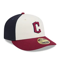 Casquette ajustée 59FIFTY à profil bas New Era pour hommes, Cleveland Guardians 2024 City Connect Low Profile, blanc/rouge