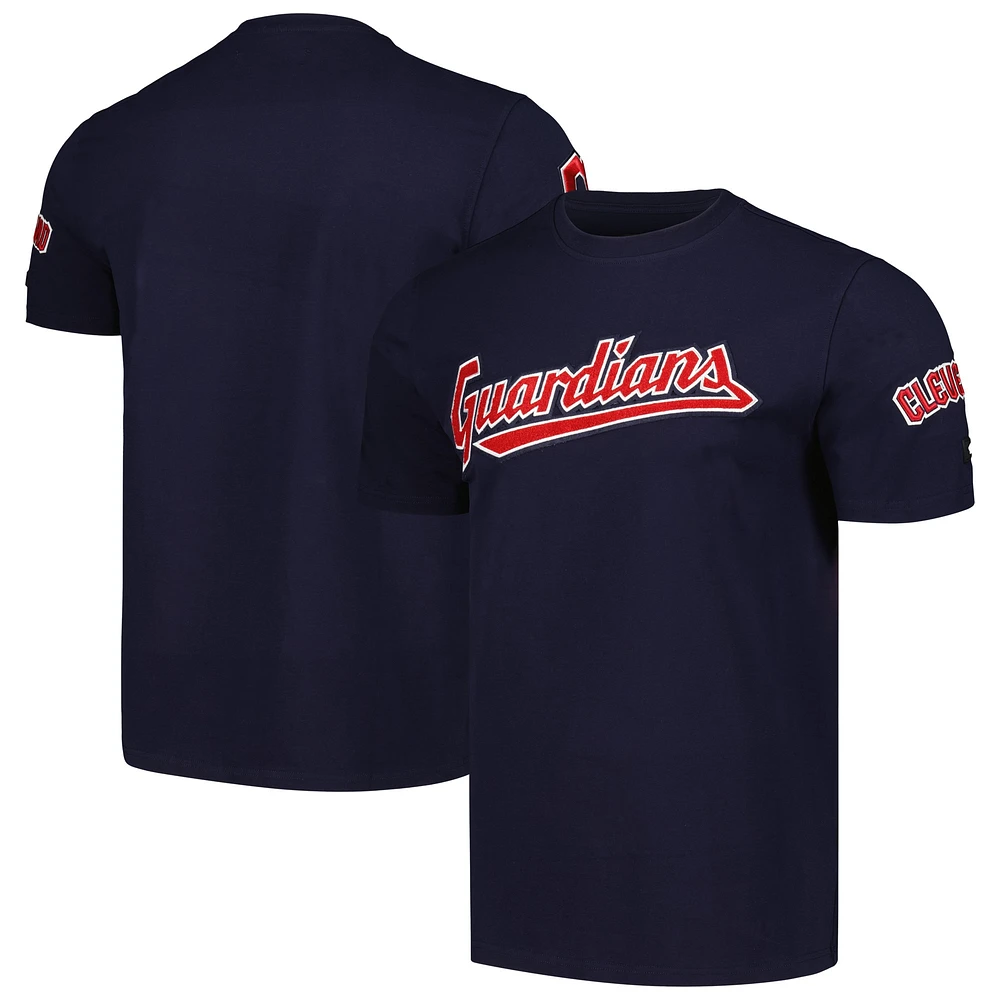 T-shirt Pro Standard bleu marine avec logo de l'équipe Cleveland Guardians pour homme