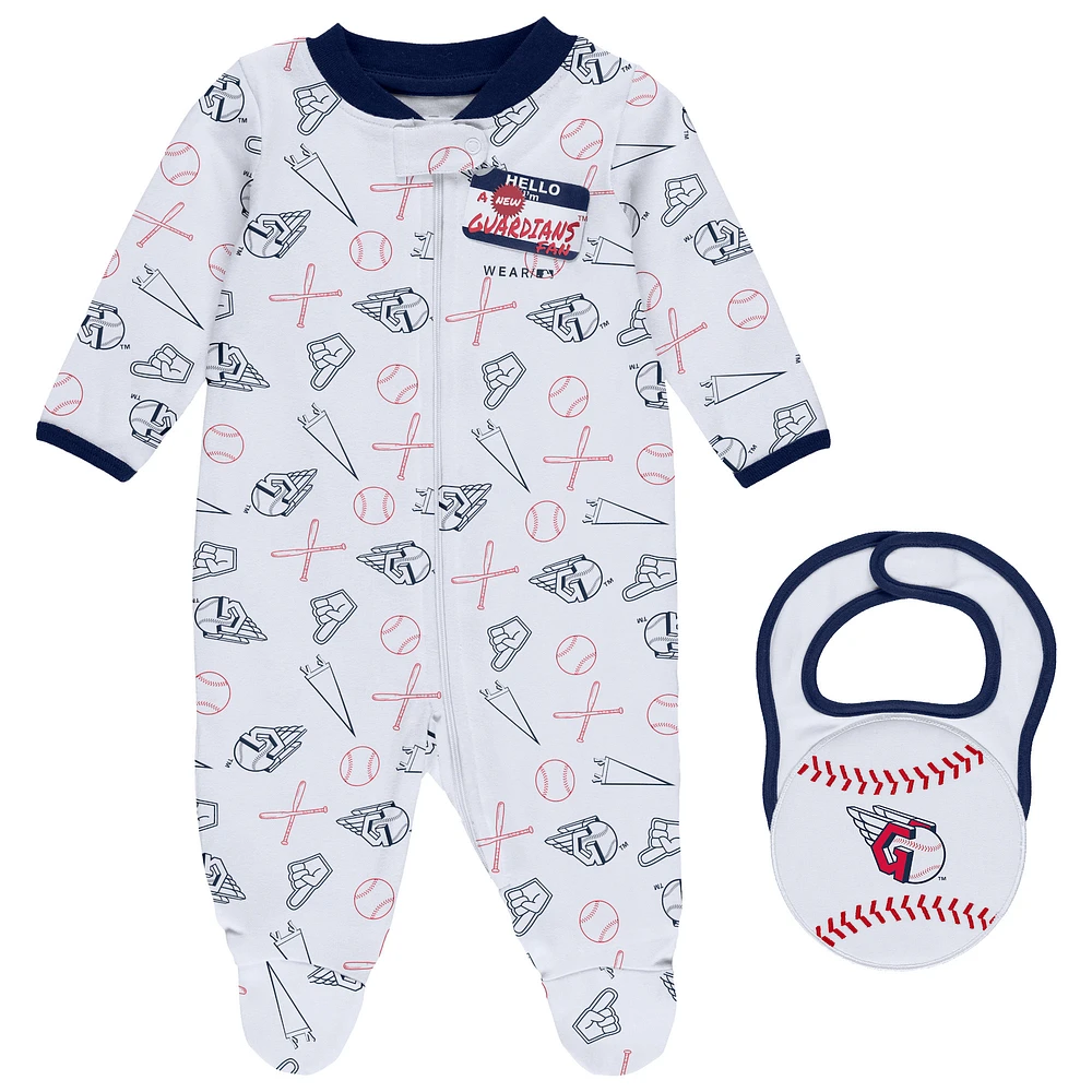 VÊTEMENTS pour nouveau-nés et nourrissons par Erin Andrews White Cleveland Guardians Sleep & Play Pull à pieds entièrement zippé avec bavoir