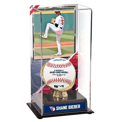 Vitrine de présentation des gants dorés des Cleveland Guardians de Shane Bieber avec image
