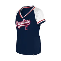 T-shirt à col en V raglan Gameday Cleveland Guardians bleu marine New Era pour femme