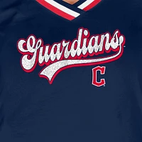 T-shirt à col en V raglan Gameday Cleveland Guardians bleu marine New Era pour femme
