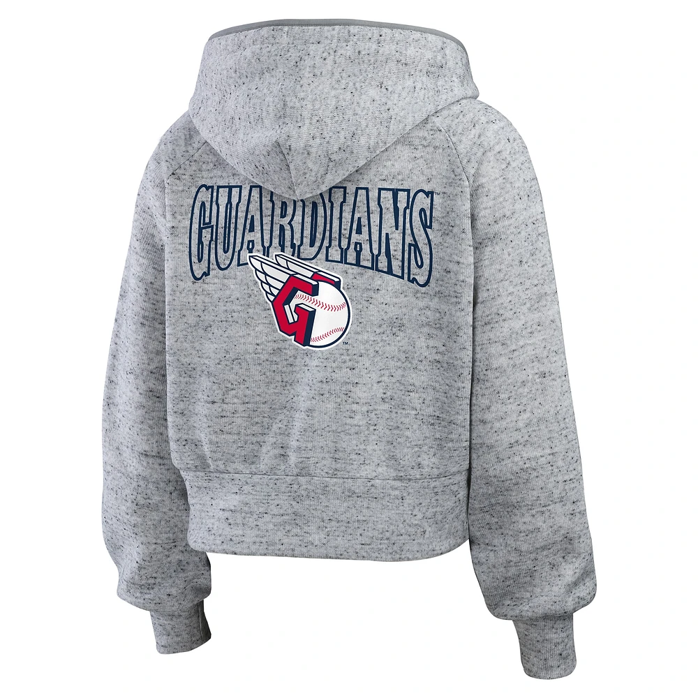 Sweat à capuche court en polaire moucheté Heather Gray Cleveland Guardians pour femme par Erin Andrews