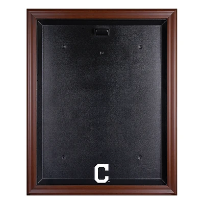 Vitrine de présentation du maillot avec logo encadré marron des Cleveland Indians