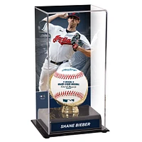 Vitrine de présentation des gants dorés des Cleveland Indians de Shane Bieber avec image